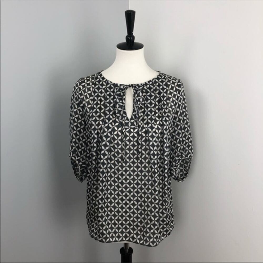 Club Monaco Satin Silk Ikat Short Sleeve Blouse XS Career Business Lightweight